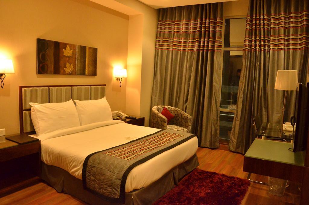 Hotel Down Town Jalandhar Phòng bức ảnh